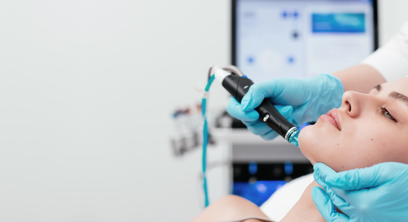 Hydrafacial   Combate los efectos del verano. Antioxidante.Hidratación intensa.Summer treatment. 